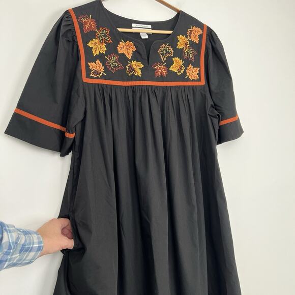 Go Softly Patio Women's Dress L Embroidered Fall Leaves Snap Button Kaftan Mumu - Picture 4 of 8